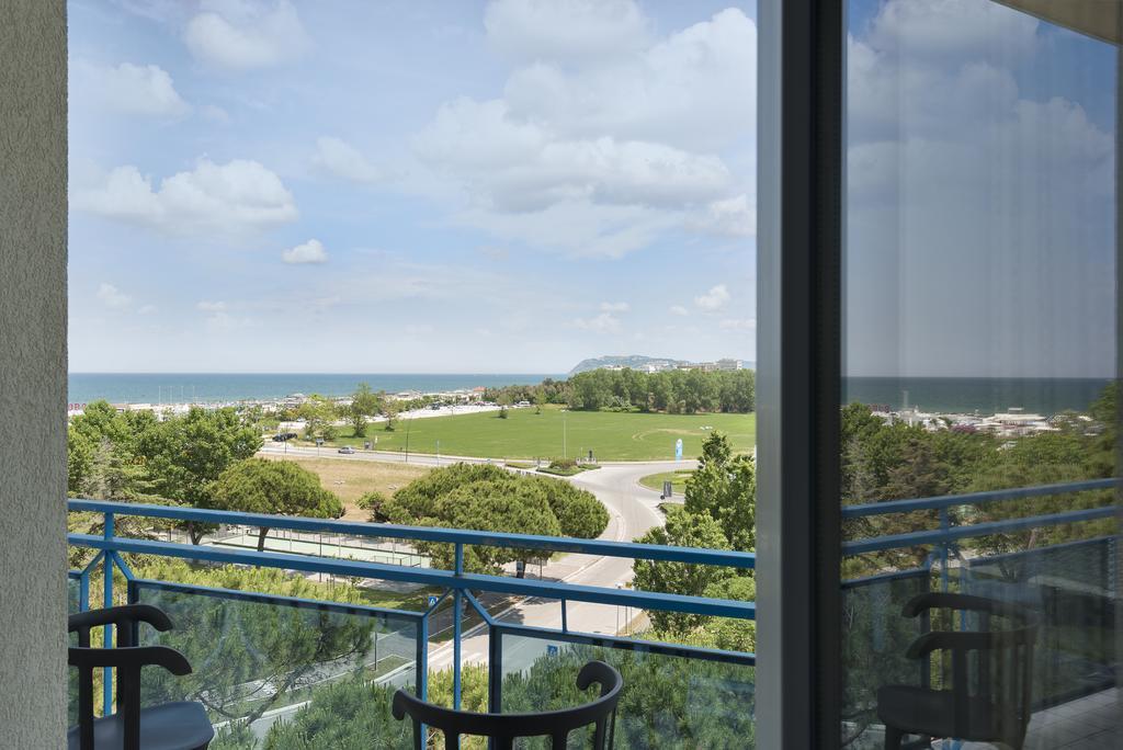 Hotel Capitol Misano Adriatico Exteriér fotografie